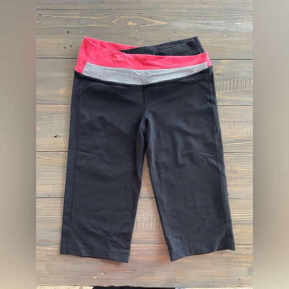Lululemon Leggings. Size 6. Capri length. - Picture 4 of 4
